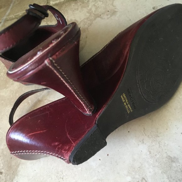 Kenneth Cole Reaction burgundy peep toe wedges - Picture 8 of 13